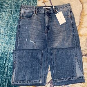 size 9 high rise, straight jeans with slit. Never worn. Tag still on.